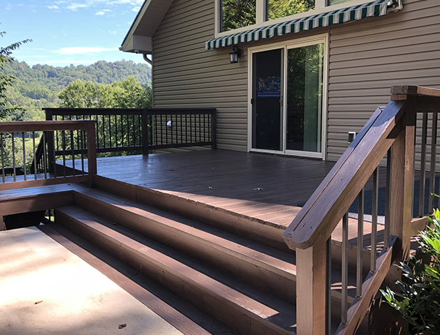 Huskey’s Deck Staining Process